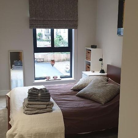 1 Double Guest Bedroom In My Home North Leeds Horsforth Exterior foto